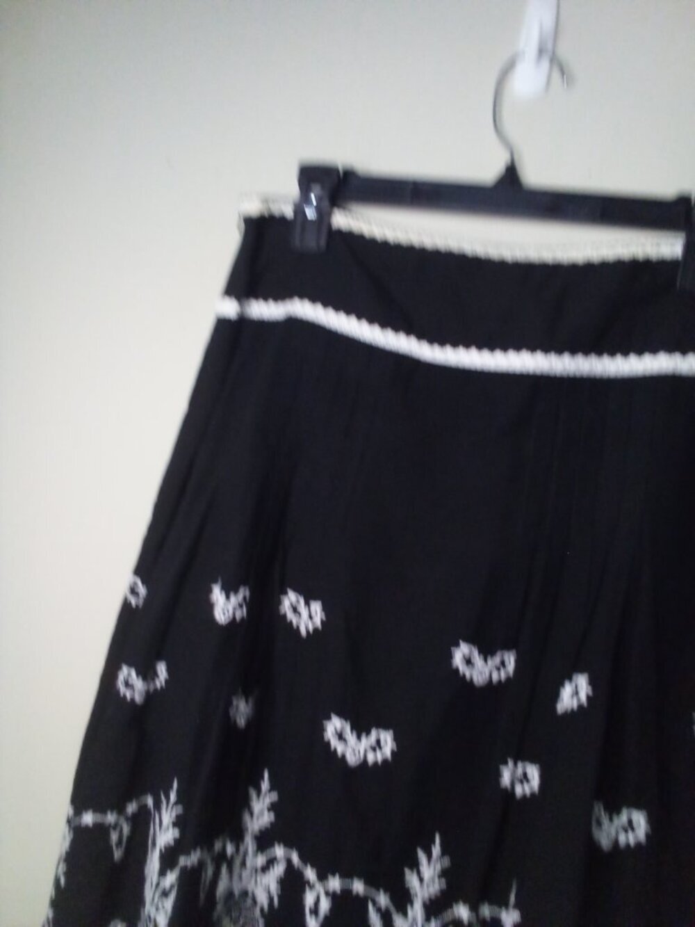 New Directions Skirt Women M Crochet Scallop Hem Lined Black White - Picture 11 of 13